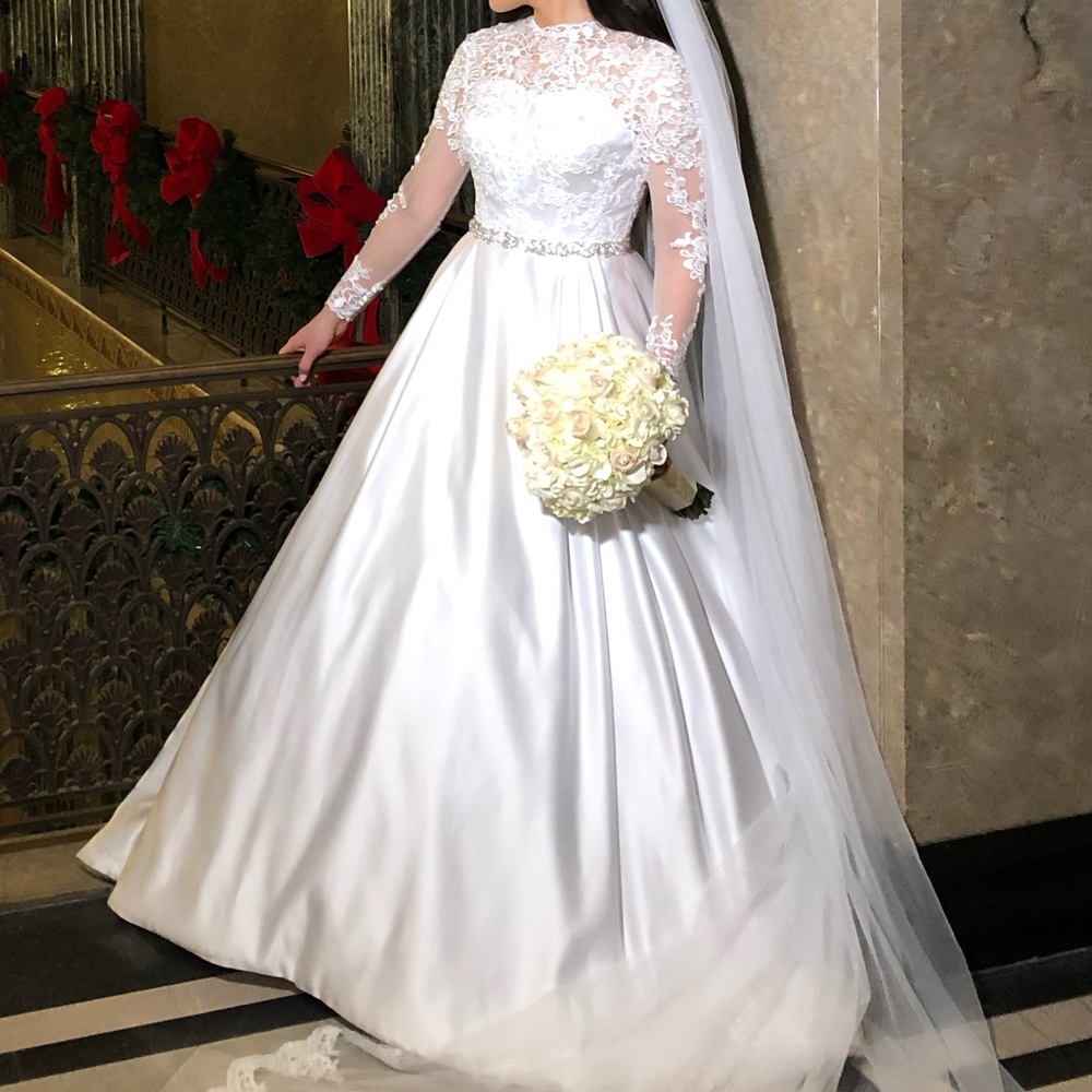 WEDDING DRESS - Picture 2 of 7